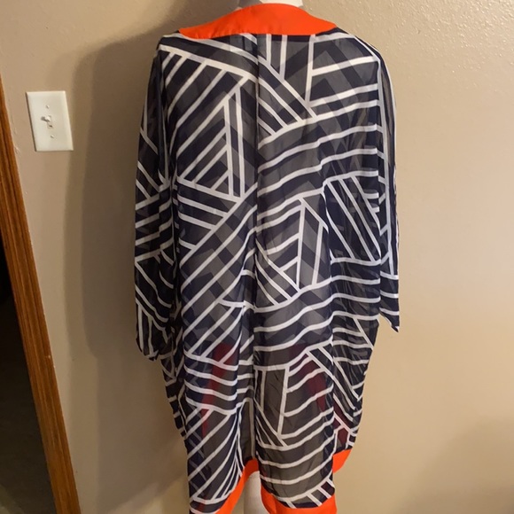 Women’s Cato Woman sheer shawl size 26/28W - Picture 2 of 3